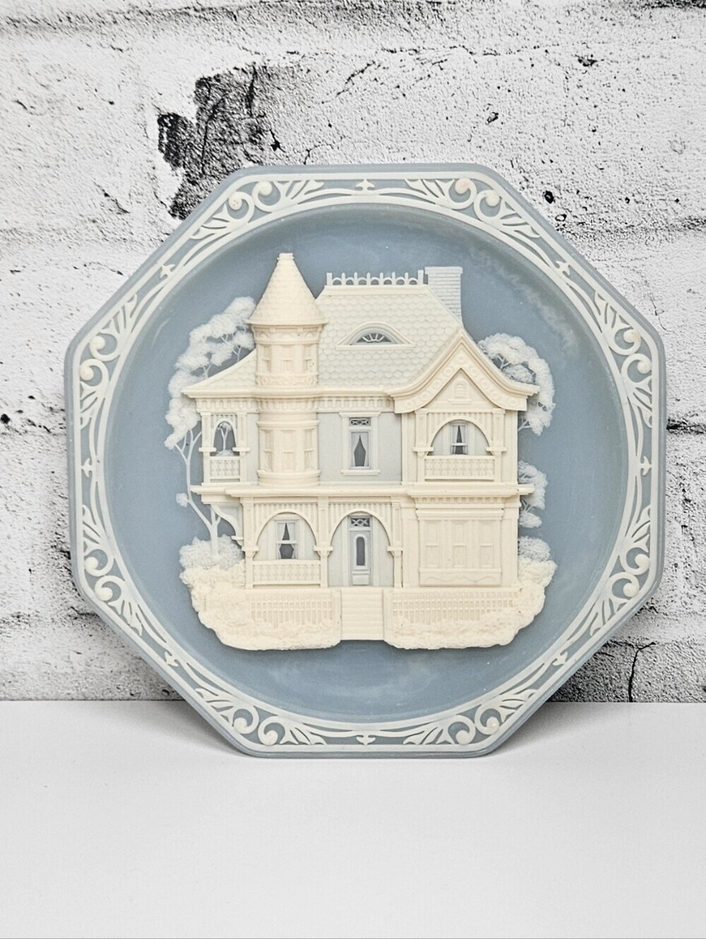 Incolay Studios 212 Third Avenue Victorian Dream Homes Collector Plate